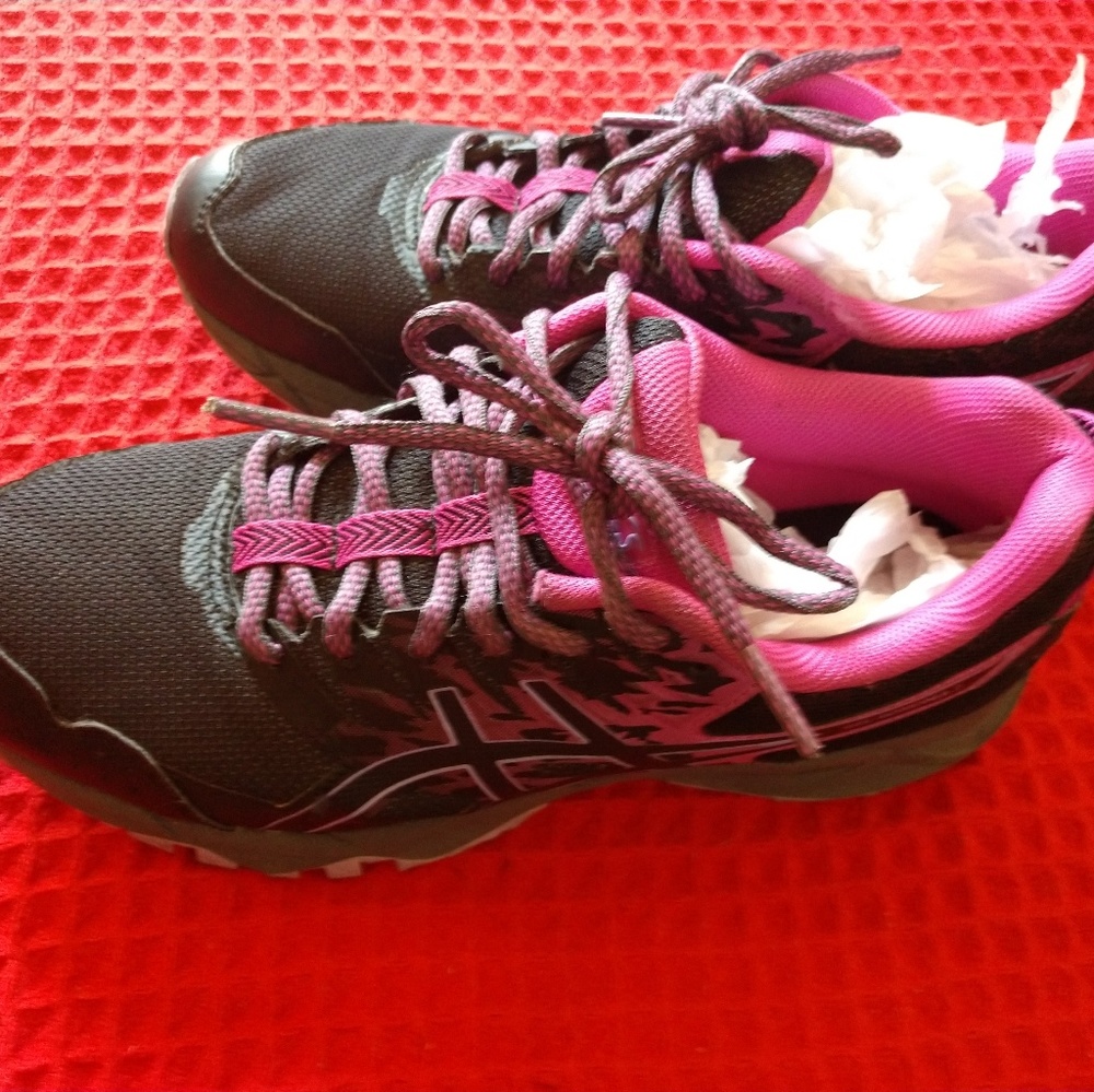 Shoes - Picture 4 of 4
